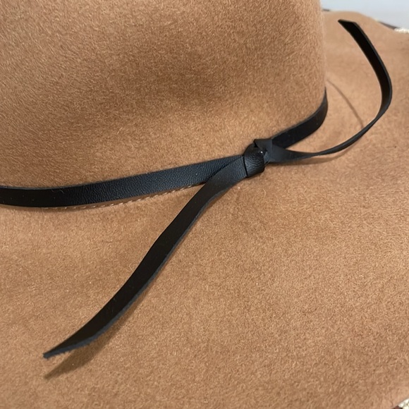 Old Navy®️ Wool Hat in Camel Color with Faux Black Leather Trim Detail - Picture 2 of 8